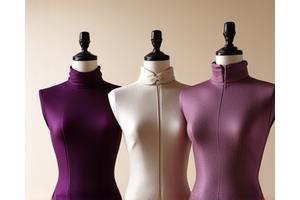 Mga eleganteng neckline designs na sumusunod sa modesty, nagpapakita ng pinong pagkakagawa at marangyang tela.